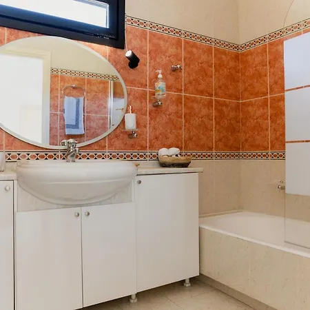 Kouvelia Country Luxury * Nerotrivia