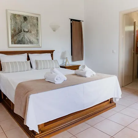 Villa Kouvelia Country Luxury Nerotrivia