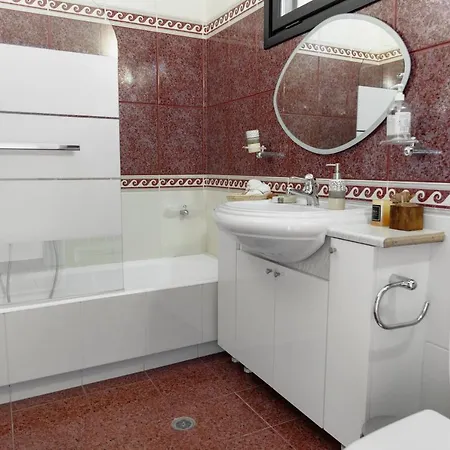 Kouvelia Country Luxury Nerotrivia