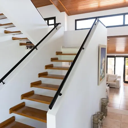 Kouvelia Country Luxury Nerotrivia