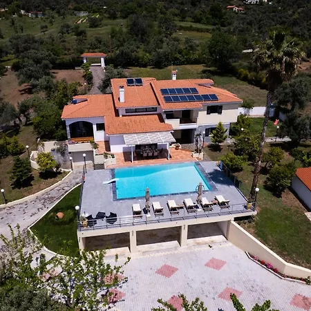 Kouvelia Country Luxury Nerotrivia