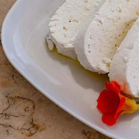 Kouvelia Country Luxury * Nerotrivia