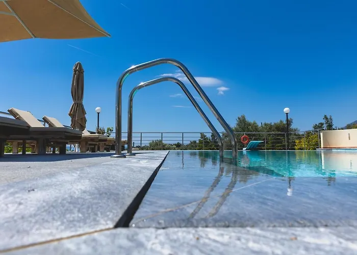 Kouvelia Country Luxury Nerotrivia