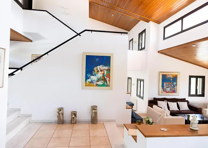 Kouvelia Country Luxury Nerotrivia